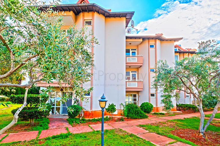 Просторная меблированная вилла всего в 50 м от моря в районе Паяллар / Аланья