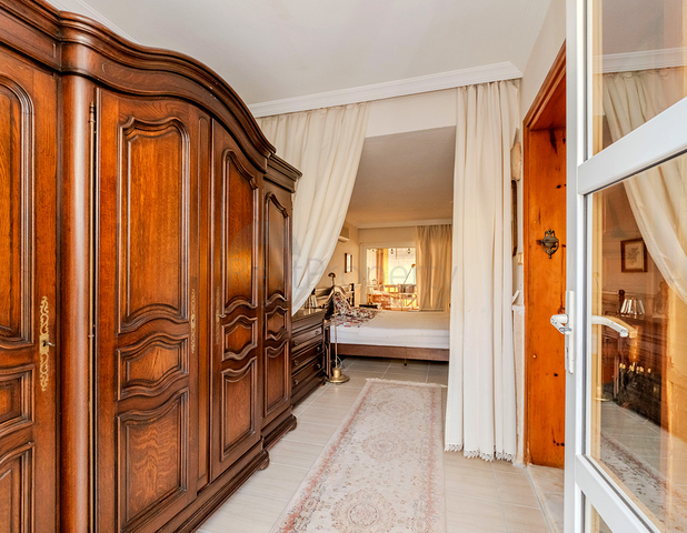 Просторная меблированная вилла всего в 50 м от моря в районе Паяллар / Аланья