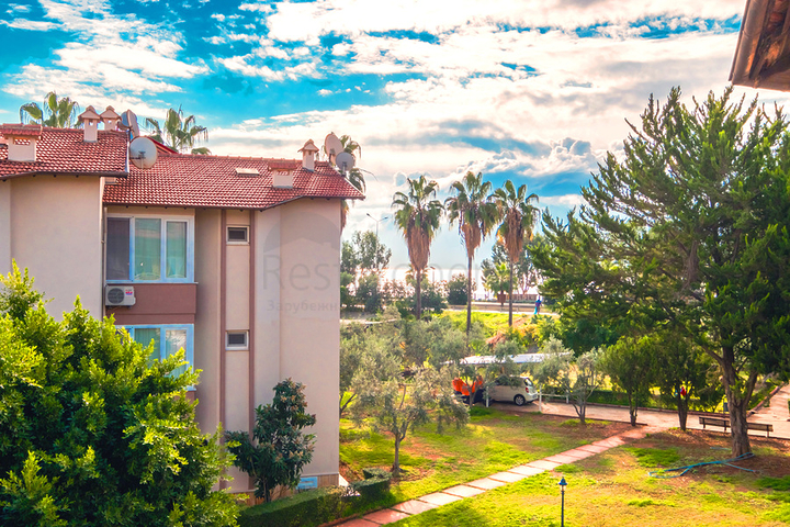 Просторная меблированная вилла всего в 50 м от моря в районе Паяллар / Аланья