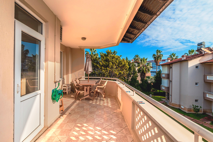 Просторная меблированная вилла всего в 50 м от моря в районе Паяллар / Аланья