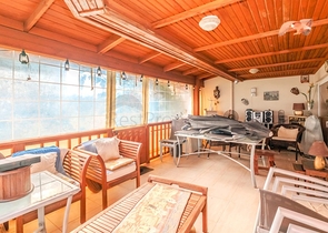 Просторная меблированная вилла всего в 50 м от моря в районе Паяллар / Аланья