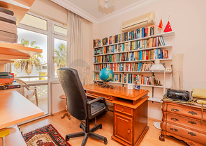 Просторная меблированная вилла всего в 50 м от моря в районе Паяллар / Аланья