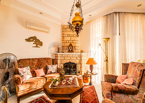 Просторная меблированная вилла всего в 50 м от моря в районе Паяллар / Аланья