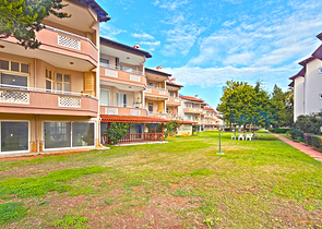 Просторная меблированная вилла всего в 50 м от моря в районе Паяллар / Аланья