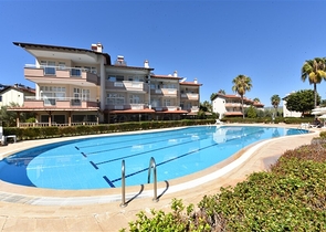 Просторная меблированная вилла всего в 50 м от моря в районе Паяллар / Аланья