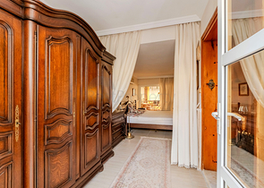 Просторная меблированная вилла всего в 50 м от моря в районе Паяллар / Аланья