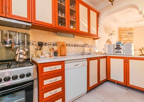 Просторная меблированная вилла всего в 50 м от моря в районе Паяллар / Аланья