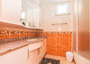 Просторная меблированная вилла всего в 50 м от моря в районе Паяллар / Аланья