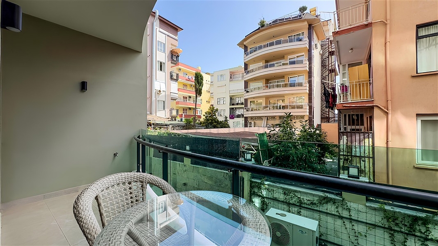 Двухкомнатная квартира с современным оснащением в центре Аланьи