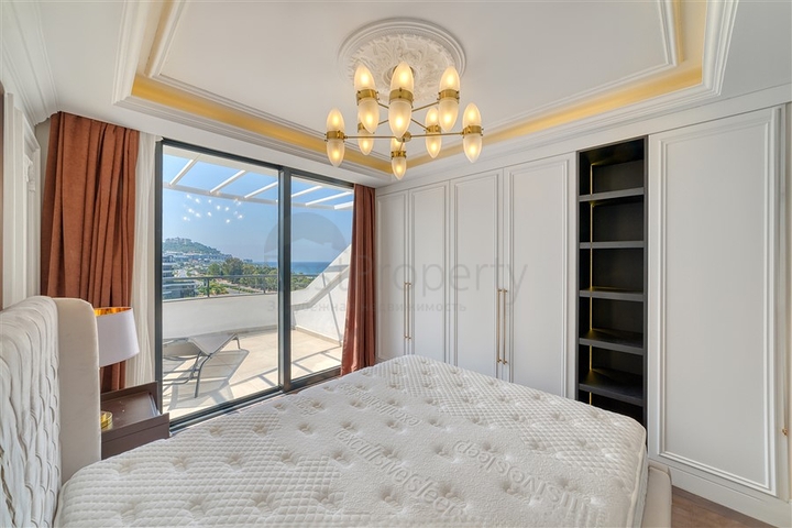 Трёхкомнатный пентхаус с террасой и развитой инфраструктурой в районе Каргыджак