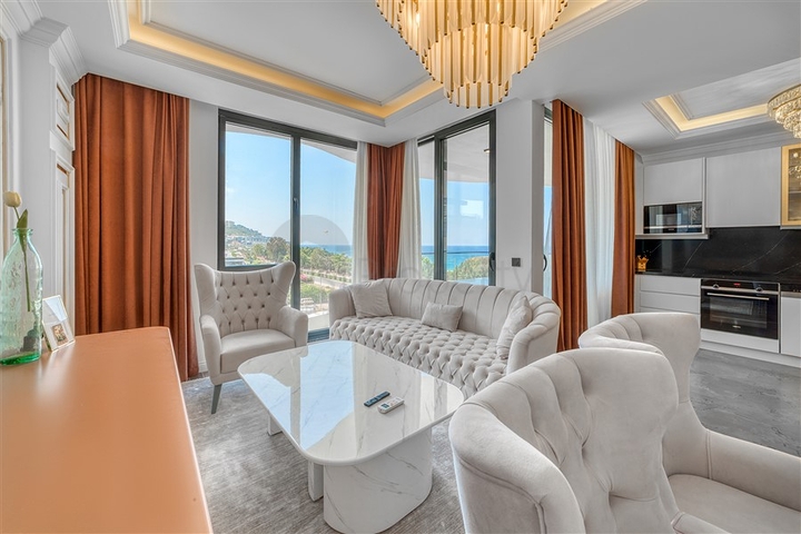 Трёхкомнатный пентхаус с террасой и развитой инфраструктурой в районе Каргыджак