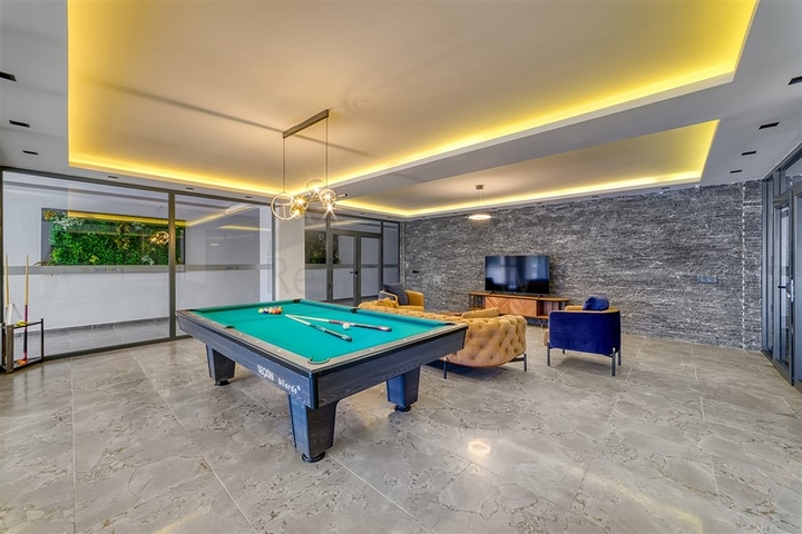 Трёхкомнатный пентхаус с террасой и развитой инфраструктурой в районе Каргыджак