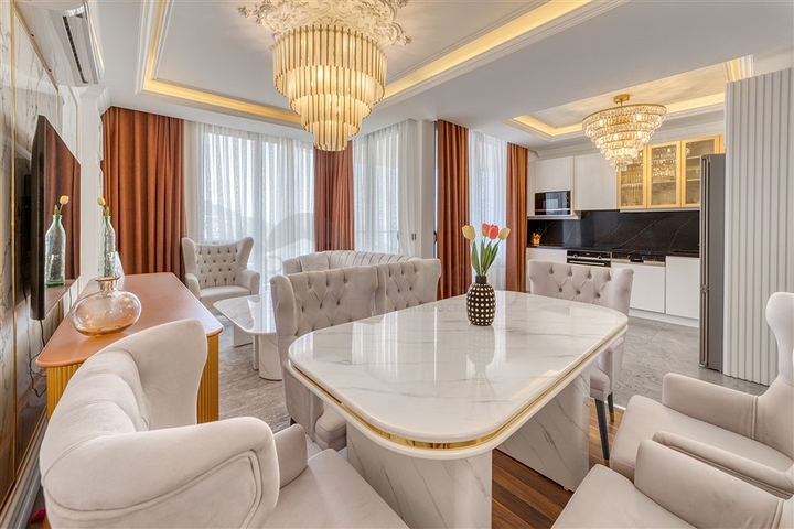 Трёхкомнатный пентхаус с террасой и развитой инфраструктурой в районе Каргыджак