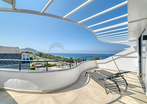 Трёхкомнатный пентхаус с террасой и развитой инфраструктурой в районе Каргыджак