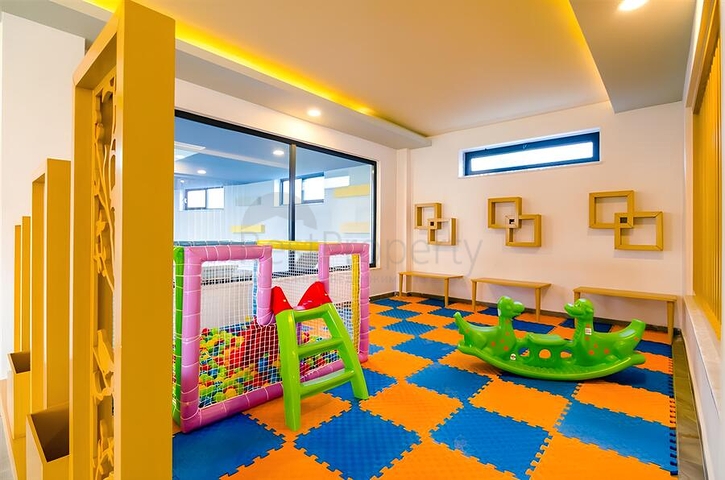 Пентхаус 6+1 с террасами в районе Оба