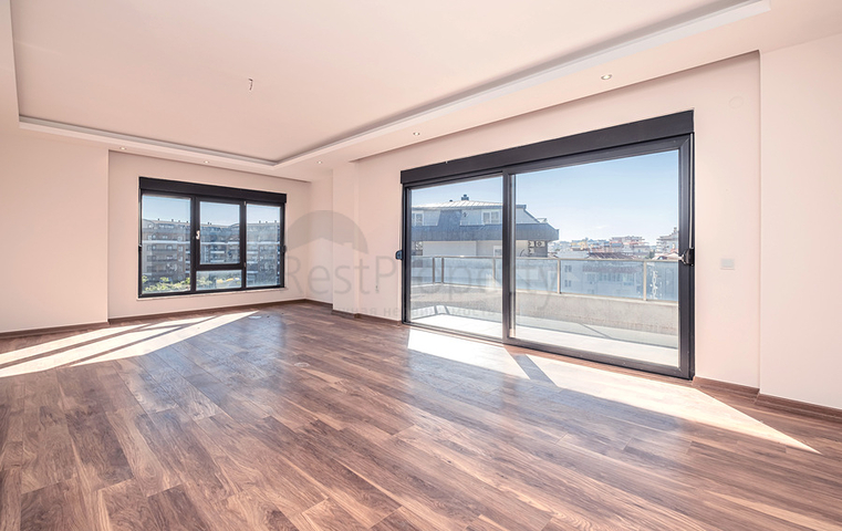 Пентхаус 6+1 с террасами в районе Оба