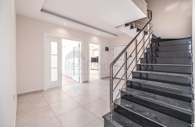 Пентхаус 6+1 с террасами в районе Оба