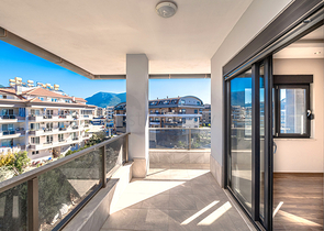 Пентхаус 6+1 с террасами в районе Оба