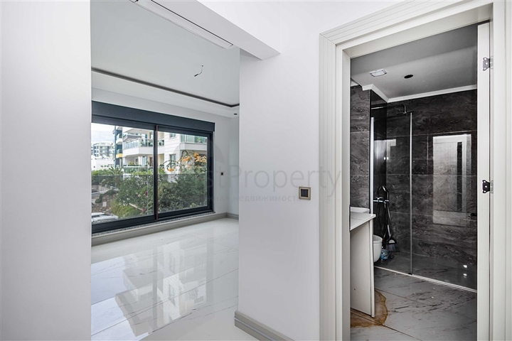 Пятикомнатная квартира 4+1 с террасой и расширенной инфраструктурой в районе Каргыджак