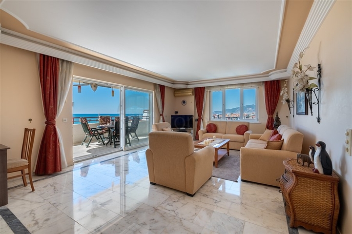 Двухкомнатная квартира с удобной планировкой в районе Махмутлар