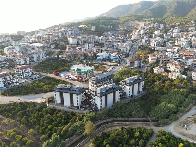 Четырёхкомнатный пентхаус 3+1 с террасой в районе Оба