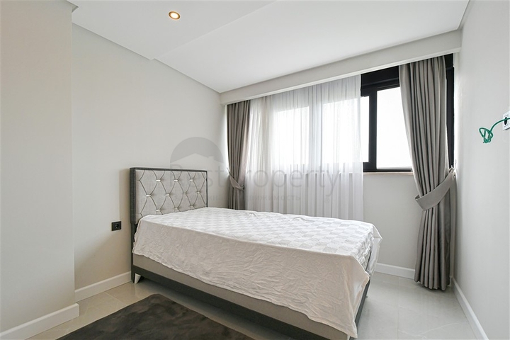 Четырёхкомнатный пентхаус 3+1 с террасой в районе Оба