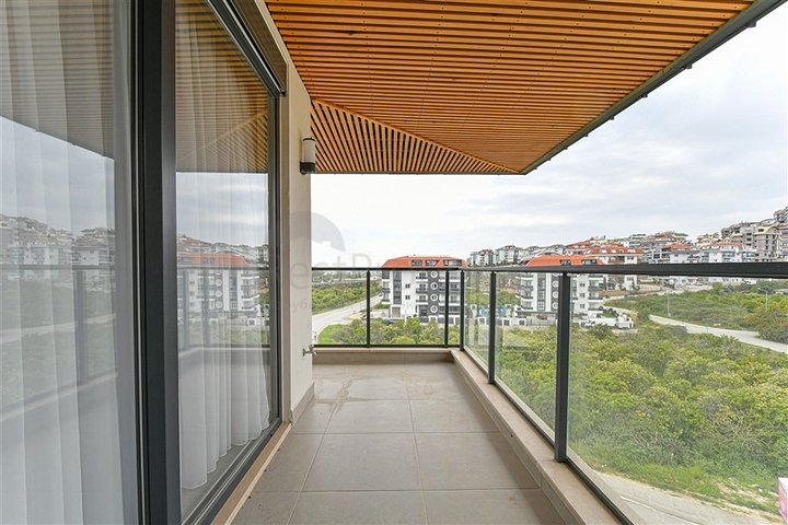 Четырёхкомнатный пентхаус 3+1 с террасой в районе Оба