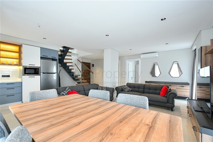 Четырёхкомнатный пентхаус 3+1 с террасой в районе Оба