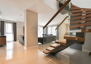 Четырёхкомнатный пентхаус 3+1 с террасой в районе Оба