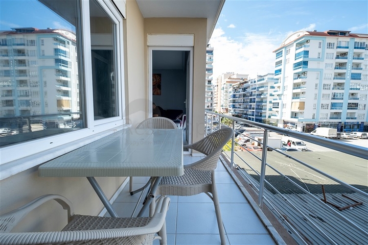 Двухкомнатная квартира 1+1 с мебелью и балконом в районе Махмутлар