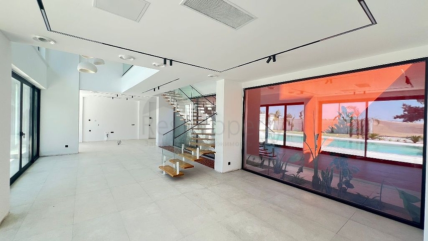 Современная отдельная вилла 4+1 с большим участком в Фетхие