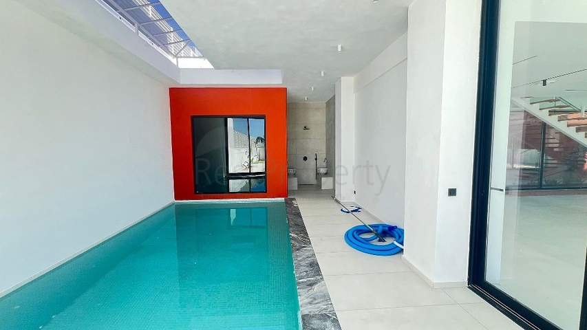 Современная отдельная вилла 4+1 с большим участком в Фетхие