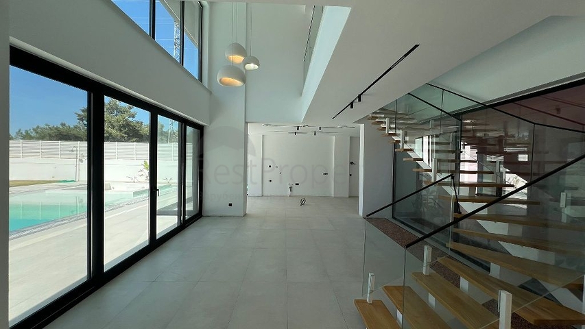 Современная отдельная вилла 4+1 с большим участком в Фетхие