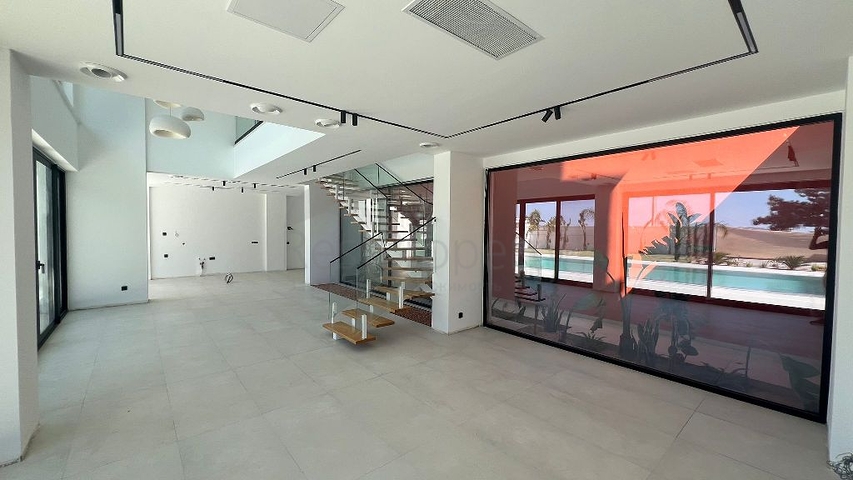 Современная отдельная вилла 4+1 с большим участком в Фетхие