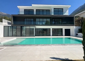 Современная отдельная вилла 4+1 с большим участком в Фетхие