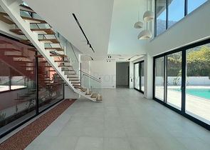 Современная отдельная вилла 4+1 с большим участком в Фетхие