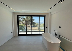 Современная отдельная вилла 4+1 с большим участком в Фетхие