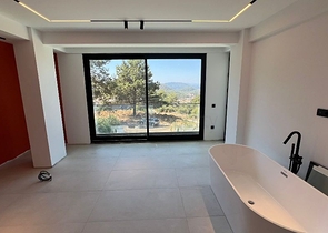 Современная отдельная вилла 4+1 с большим участком в Фетхие