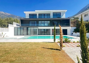 Современная отдельная вилла 4+1 с большим участком в Фетхие