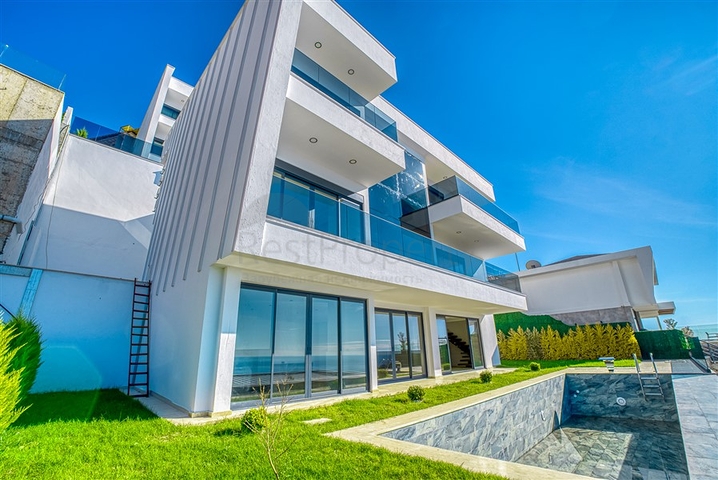 Шестикомнатная вилла 4+2 с частным бассейном в центре Аланьи