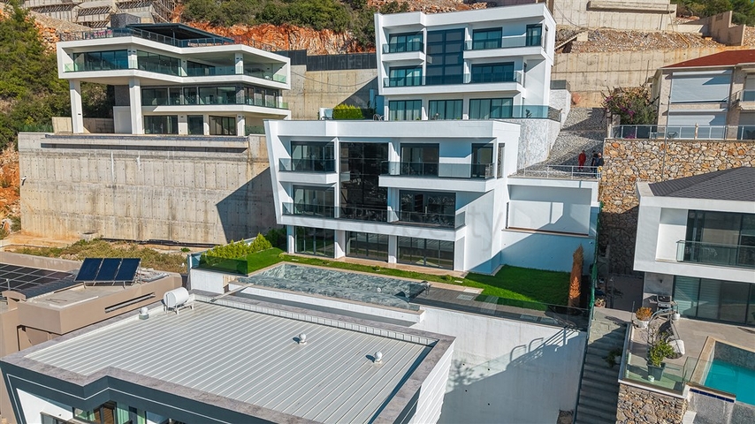 Шестикомнатная вилла 4+2 с частным бассейном в центре Аланьи