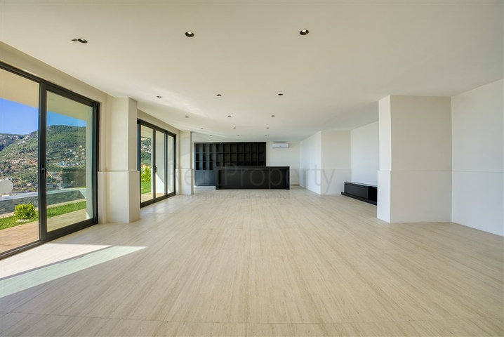 Шестикомнатная вилла 4+2 с частным бассейном в центре Аланьи