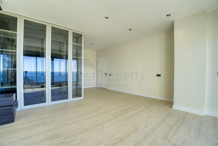 Шестикомнатная вилла 4+2 с частным бассейном в центре Аланьи