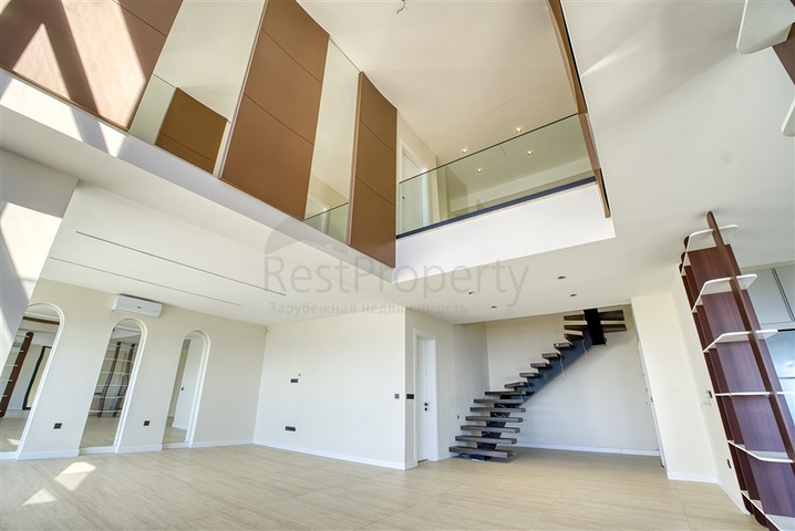 Шестикомнатная вилла 4+2 с частным бассейном в центре Аланьи