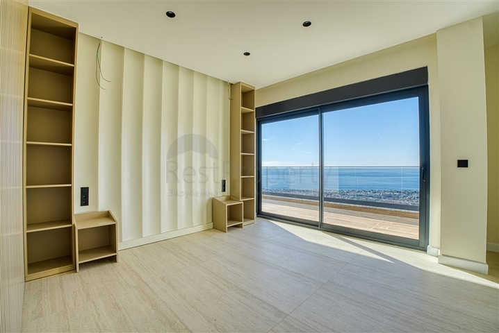 Шестикомнатная вилла 4+2 с частным бассейном в центре Аланьи