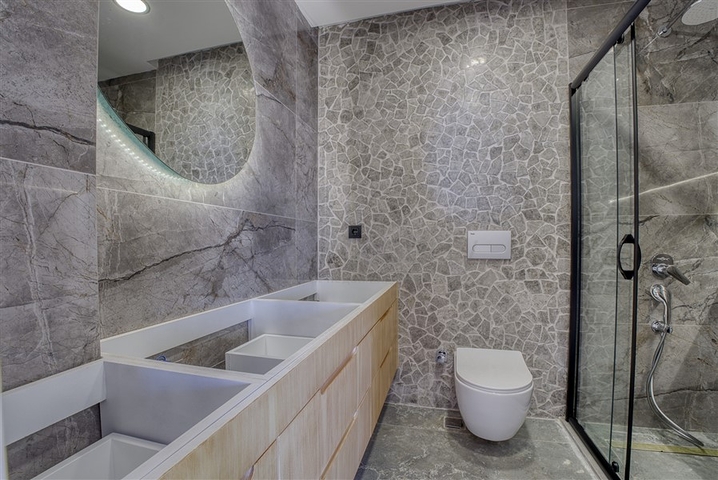 Шестикомнатная вилла 4+2 с частным бассейном в центре Аланьи