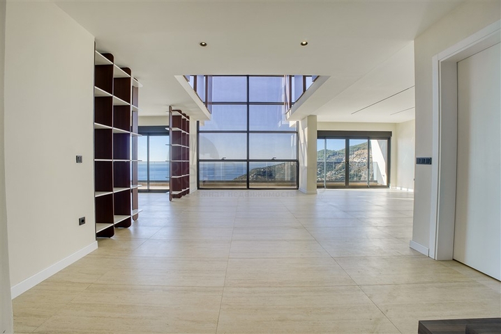 Шестикомнатная вилла 4+2 с частным бассейном в центре Аланьи