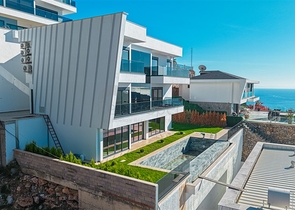 Шестикомнатная вилла 4+2 с частным бассейном в центре Аланьи