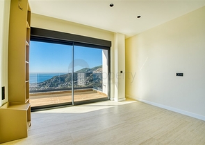 Шестикомнатная вилла 4+2 с частным бассейном в центре Аланьи