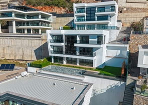 Шестикомнатная вилла 4+2 с частным бассейном в центре Аланьи